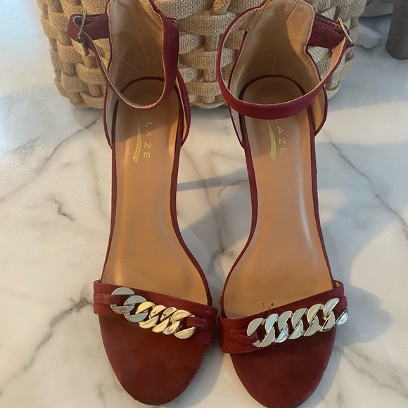 Two pairs of size 9 heels gold details - Picture 7 of 9